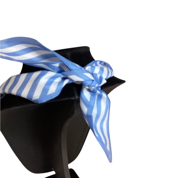 (#13) Silver Heart Charm Necklace - Picture 4 of 4